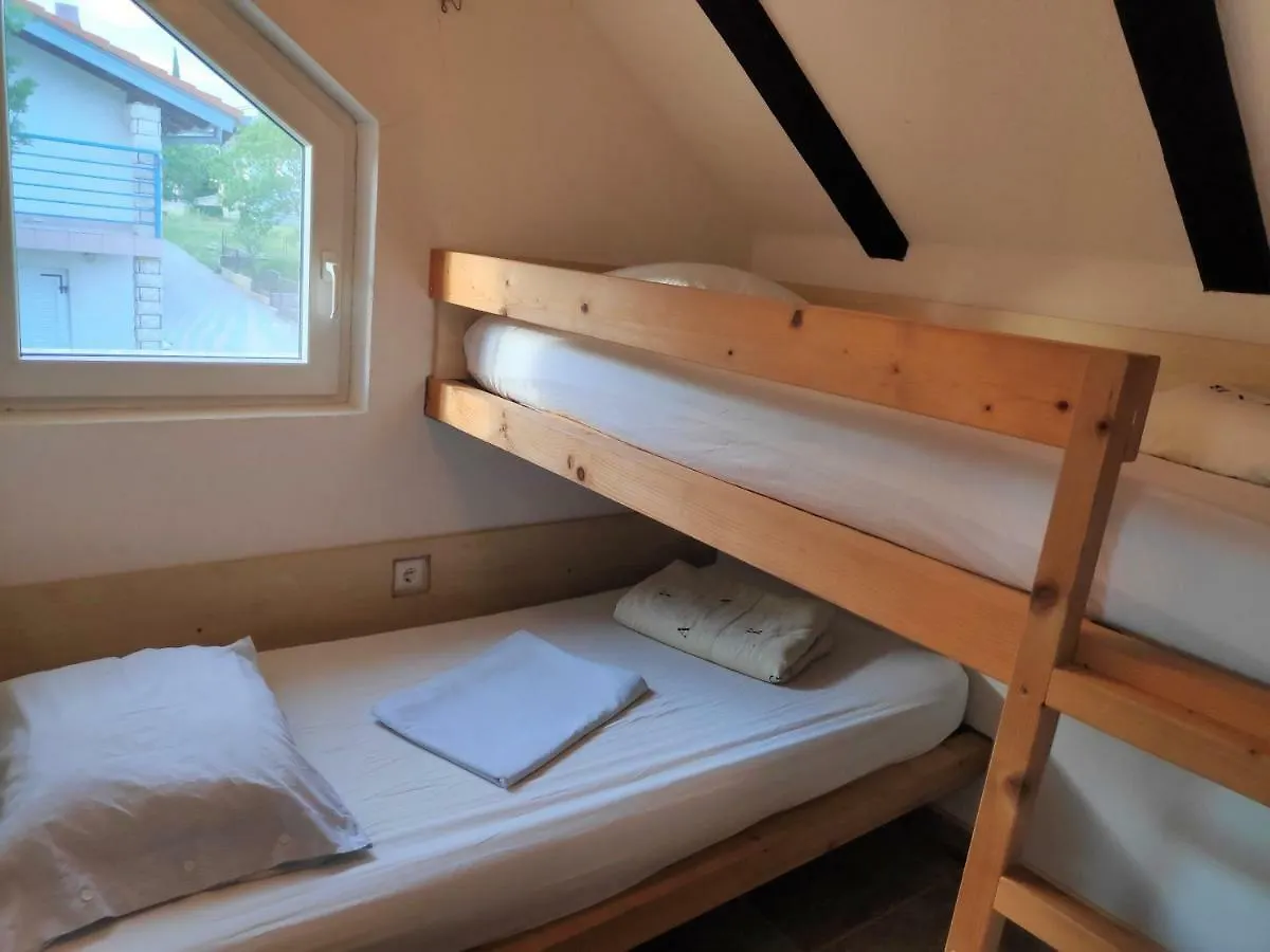 Villa Punta Blava: Beachfront Family Retreat with Sea Views Obrovac