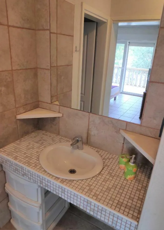 Villa Punta Blava: Beachfront Family Retreat with Sea Views Obrovac