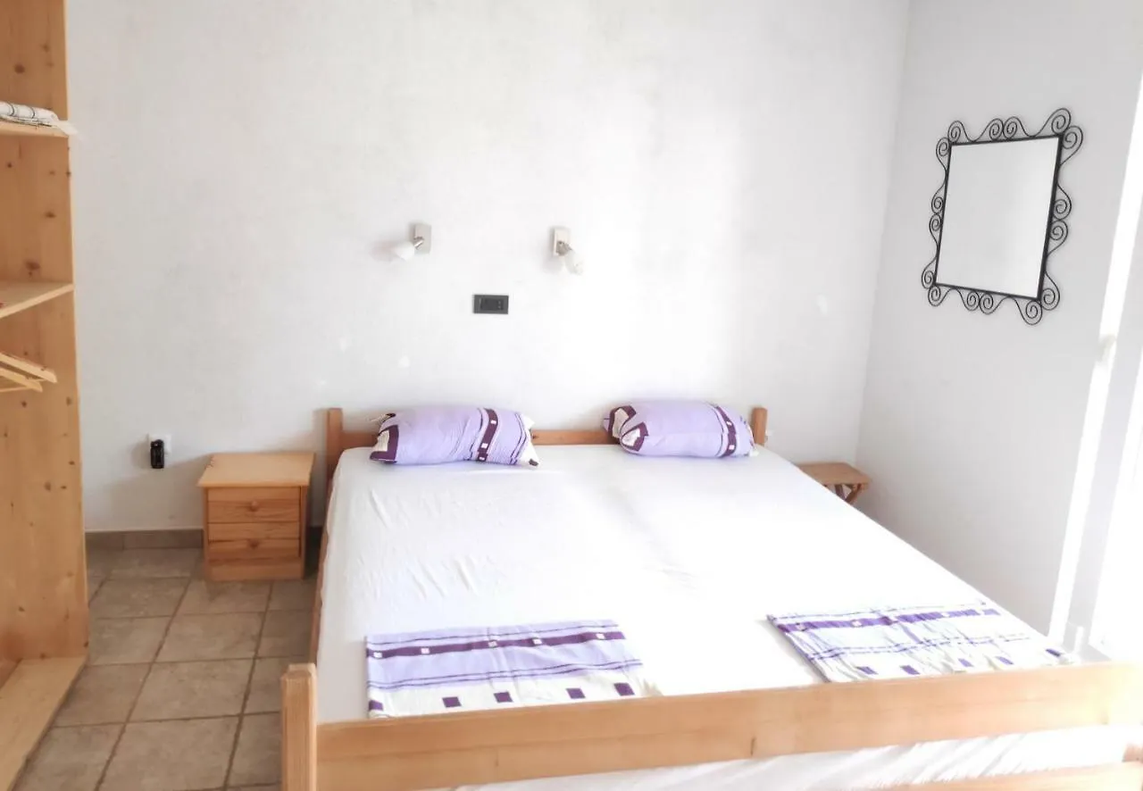 Apartment Villa Punta Blava: Beachfront Family Retreat with Sea Views Obrovac