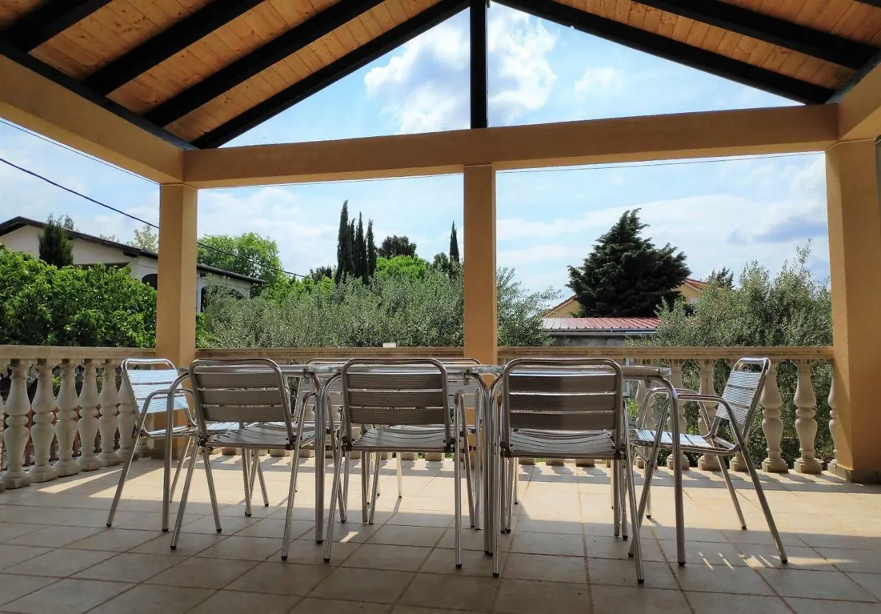 Villa Punta Blava: Beachfront Family Retreat with Sea Views Obrovac Apartment