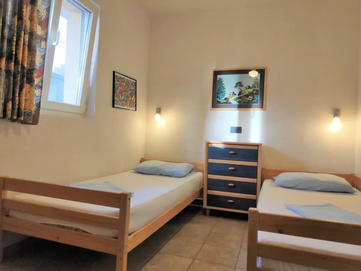 Villa Punta Blava: Beachfront Family Retreat with Sea Views Obrovac Apartment