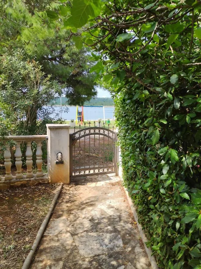 Apartment Villa Punta Blava: Beachfront Family Retreat with Sea Views Obrovac