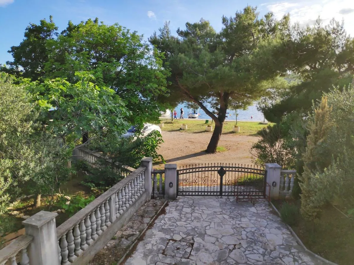 Apartment Villa Punta Blava: Beachfront Family Retreat with Sea Views Obrovac