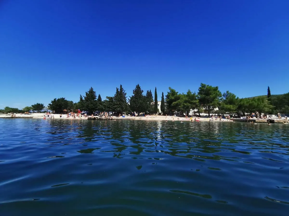 Apartment Villa Punta Blava: Beachfront Family Retreat with Sea Views Obrovac