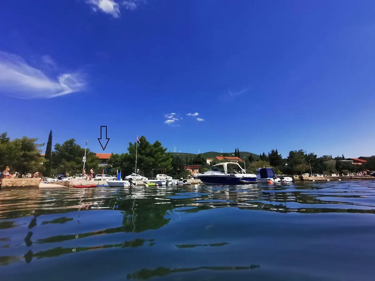 Villa Punta Blava: Beachfront Family Retreat with Sea Views Obrovac 0*,
