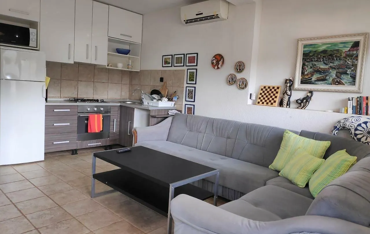 Villa Punta Blava: Beachfront Family Retreat with Sea Views Obrovac Apartment