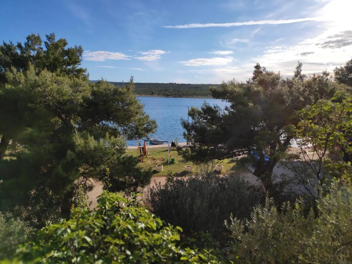 Villa Punta Blava: Beachfront Family Retreat with Sea Views Obrovac 0*,