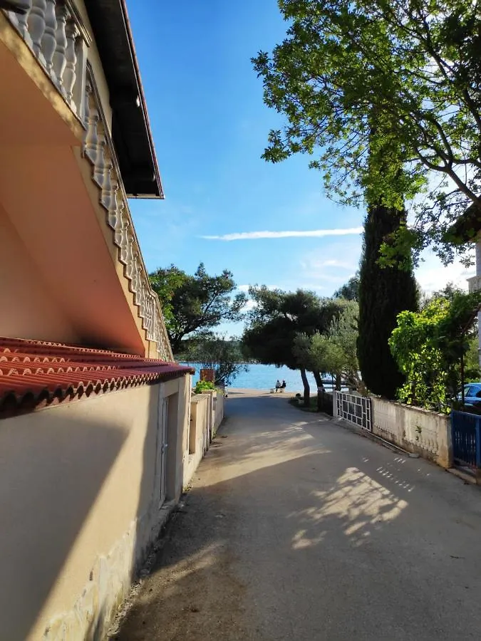 Villa Punta Blava: Beachfront Family Retreat with Sea Views Obrovac Apartment