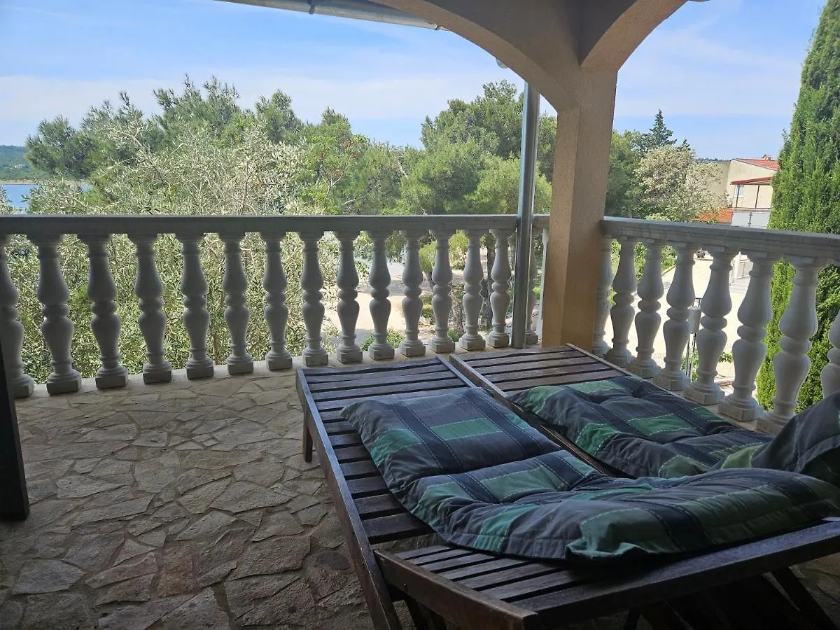 Villa Punta Blava - Beach Front, Ideal For Family Vacation With Kids, Large Terraces With Sea View, Internet, Netflix, No Pets Allowed Obrovac Lägenhet