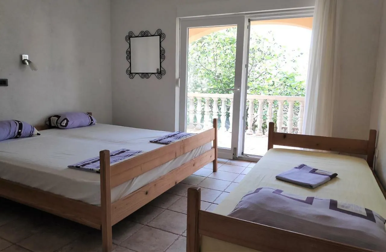 Villa Punta Blava - Beach Front, Ideal For Family Vacation With Kids, Large Terraces With Sea View, Internet, Netflix, No Pets Allowed Obrovac 0*,  Kroatien