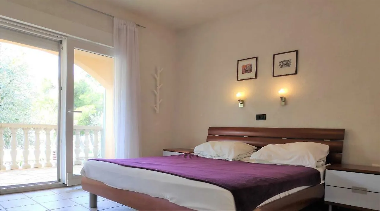 Villa Punta Blava - Beach Front, Ideal For Family Vacation With Kids, Large Terraces With Sea View, Internet, Netflix, No Pets Allowed Obrovac 0*,  Kroatien