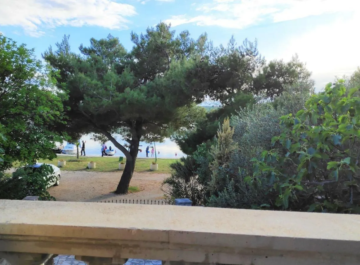 Lägenhet Villa Punta Blava - Beach Front, Ideal For Family Vacation With Kids, Large Terraces With Sea View, Internet, Netflix, No Pets Allowed Obrovac