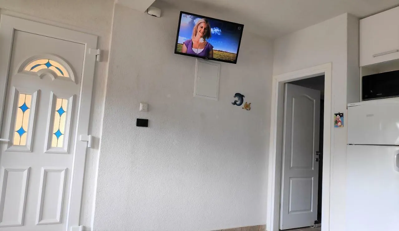 Villa Punta Blava - Beach Front, Ideal For Family Vacation With Kids, Large Terraces With Sea View, Internet, Netflix, No Pets Allowed Obrovac Kroatien