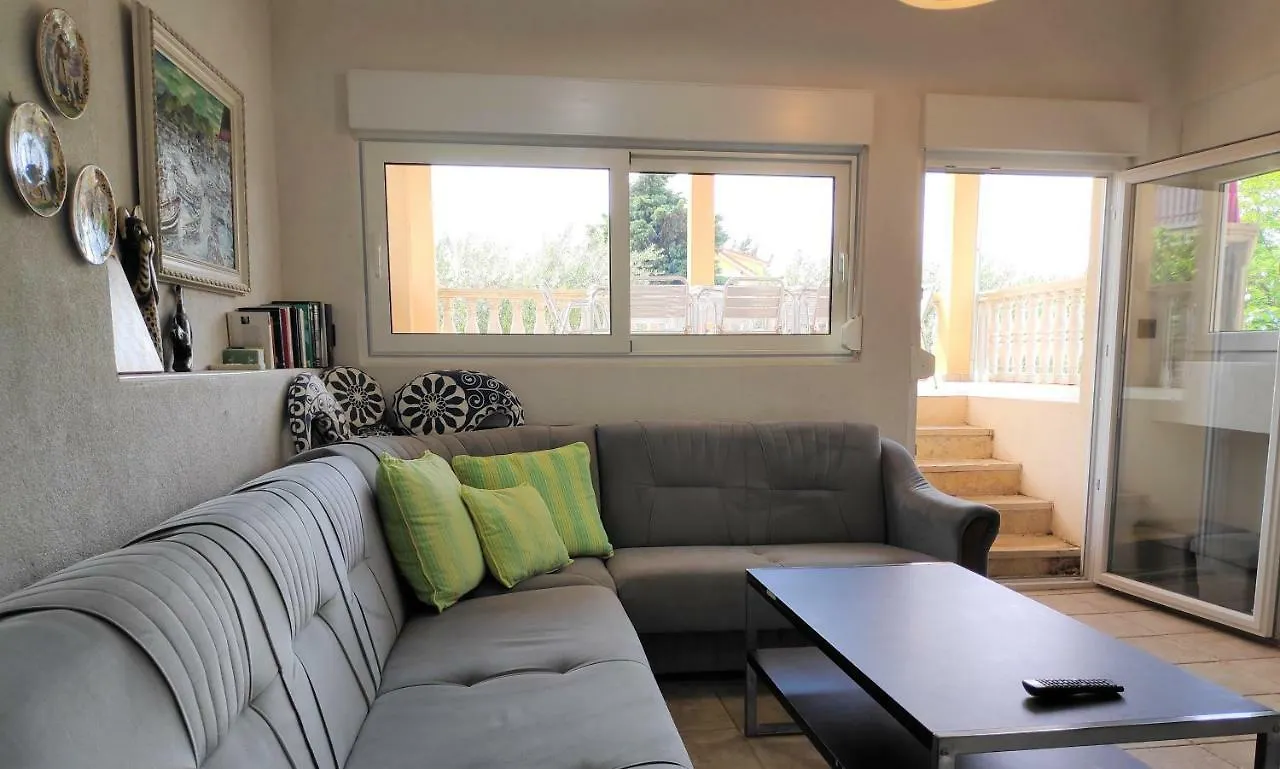 Lägenhet Villa Punta Blava - Beach Front, Ideal For Family Vacation With Kids, Large Terraces With Sea View, Internet, Netflix, No Pets Allowed Obrovac