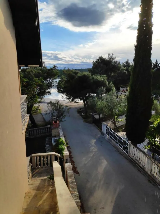 Villa Punta Blava - Beach Front, Ideal For Family Vacation With Kids, Large Terraces With Sea View, Internet, Netflix, No Pets Allowed Obrovac Kroatien