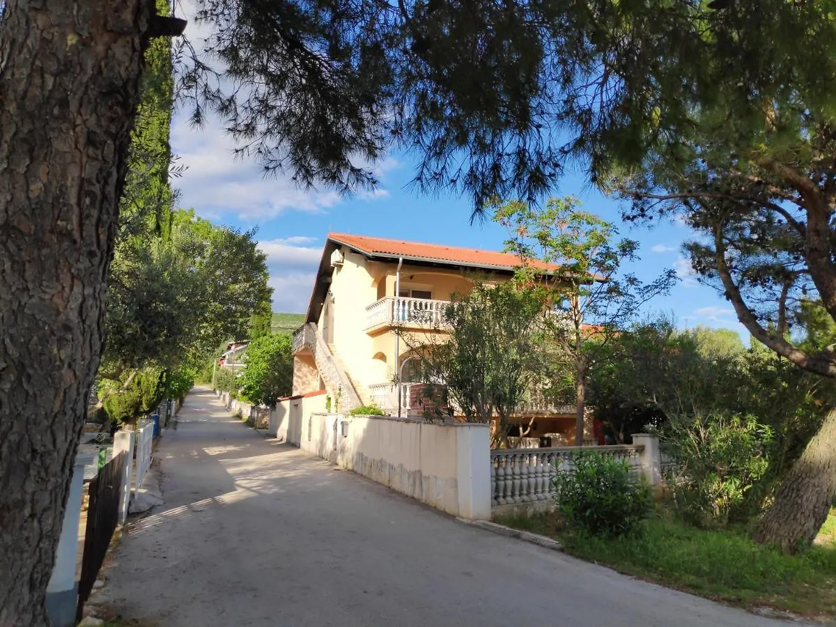 Villa Punta Blava - Beach Front, Ideal For Family Vacation With Kids, Large Terraces With Sea View, Internet, Netflix, No Pets Allowed Obrovac Kroatien